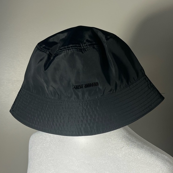 Stylish Steve Madden Black Bucket Hat - Picture 4 of 4